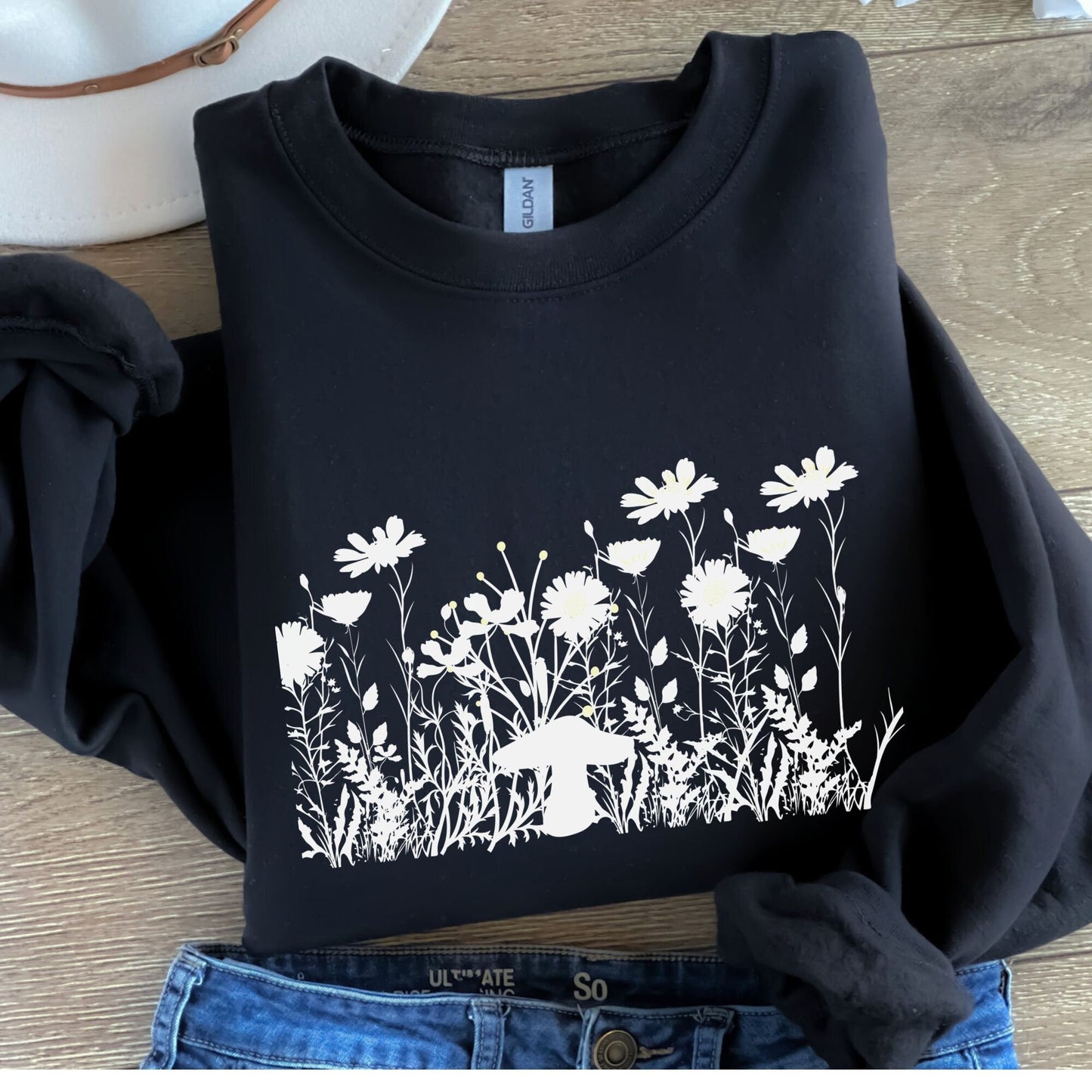 Flower Shirt for Women, Wild Flower Sweatshirt with Cottage Core Aesthetic, Mushroom Shirt ,Floral Botanical Shirt with Retro Design